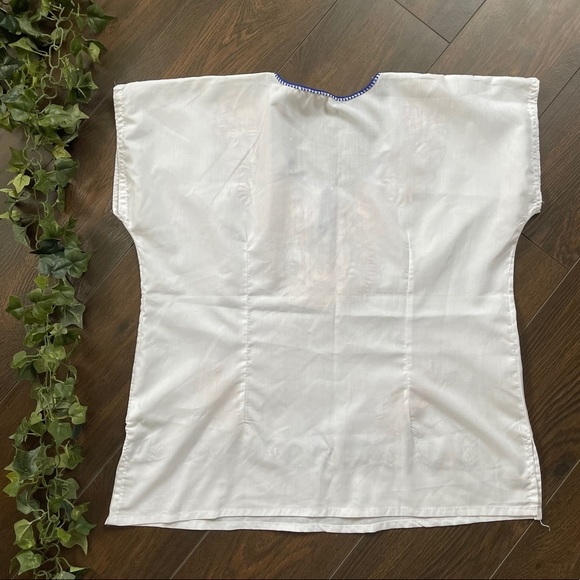 Mexican hand crafted embroidered floral blouse - Picture 3 of 3